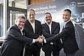 Mercedes-Benz wird in Sindelfingen und Untertürkheim zwei neue Batteriefabriken bauen (von links): Frank Deiß (Leiter Produktion Powertrain Mercedes-Benz Cars und Standortverantwortlicher Mercedes-Benz-Werk Untertürkheim), die Betriebsratsvorsitzenden Wol